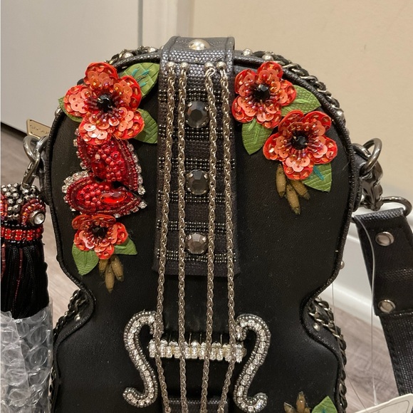 Mary Frances Heart Strings Floral Hand Beaded Handbag - Picture 4 of 12